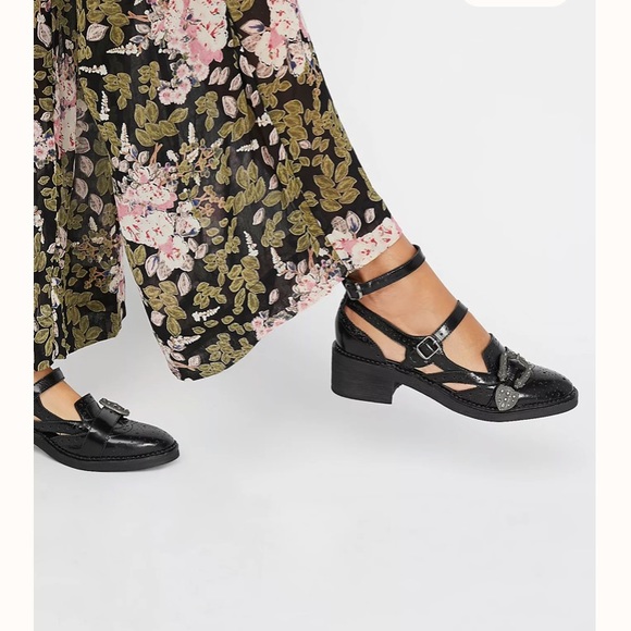 Free People Shoes - FREE PEOPLE SILENT D Thunderbird Oxford size 10/41